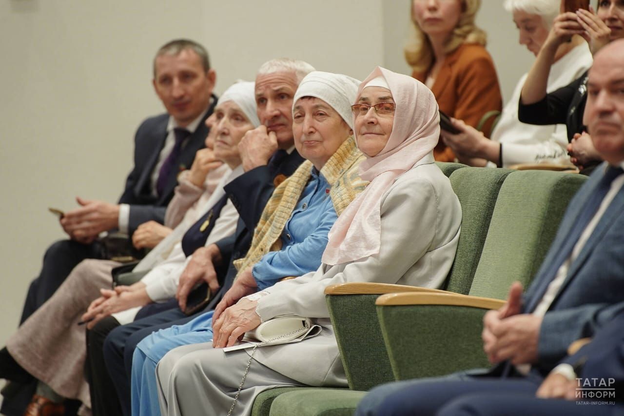 Семью Абдрахмановых из Дрожжановского района РТ чествовали на празднике трудовых династий в Казани