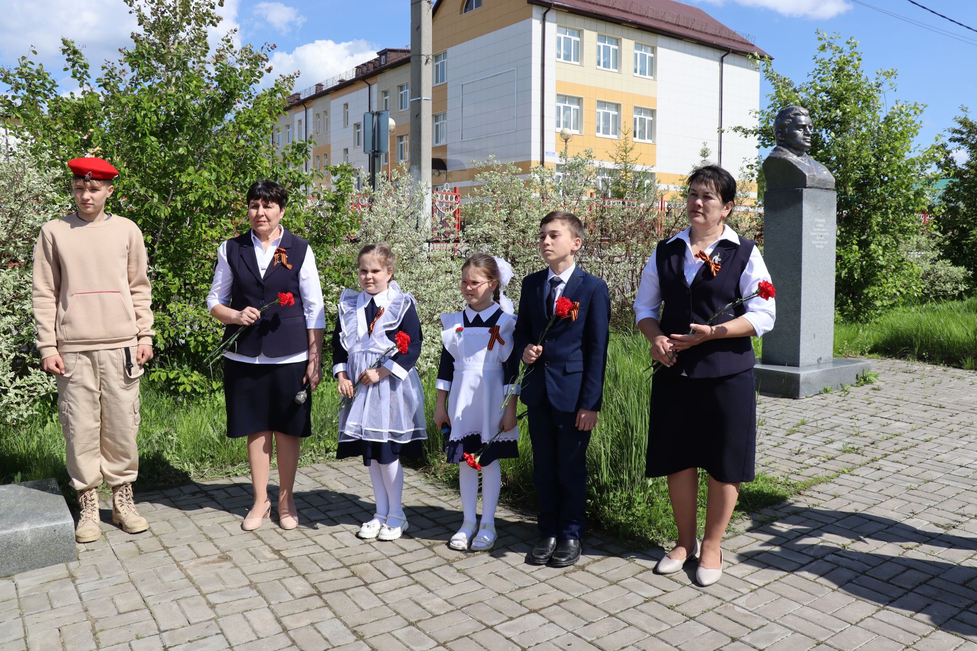 Торжества в честь Героя Советского Союза Зарифа Алимова прошли в Дрожжановском районе
