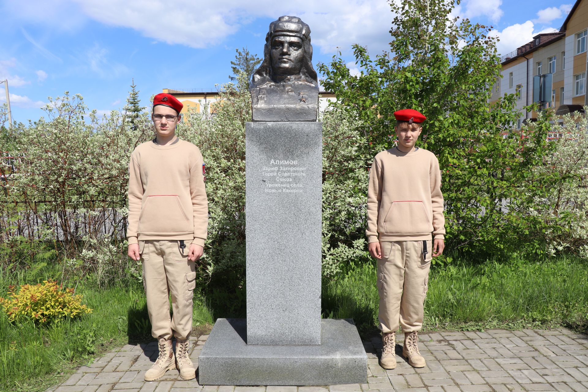 Торжества в честь Героя Советского Союза Зарифа Алимова прошли в Дрожжановском районе