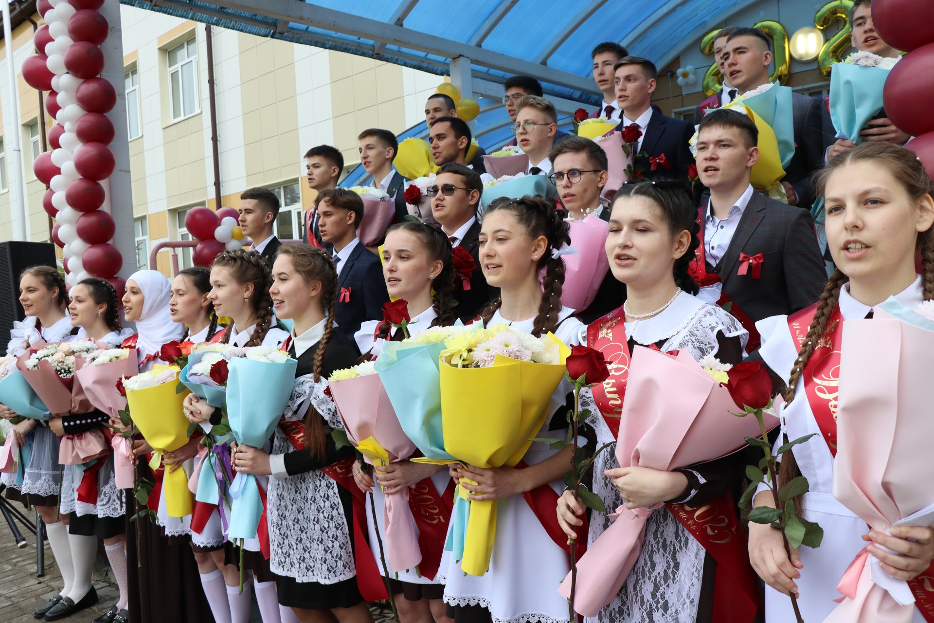 «Школьные годы чудесные»: в Стародрожжановской школе № 1 прозвенел Последний звонок