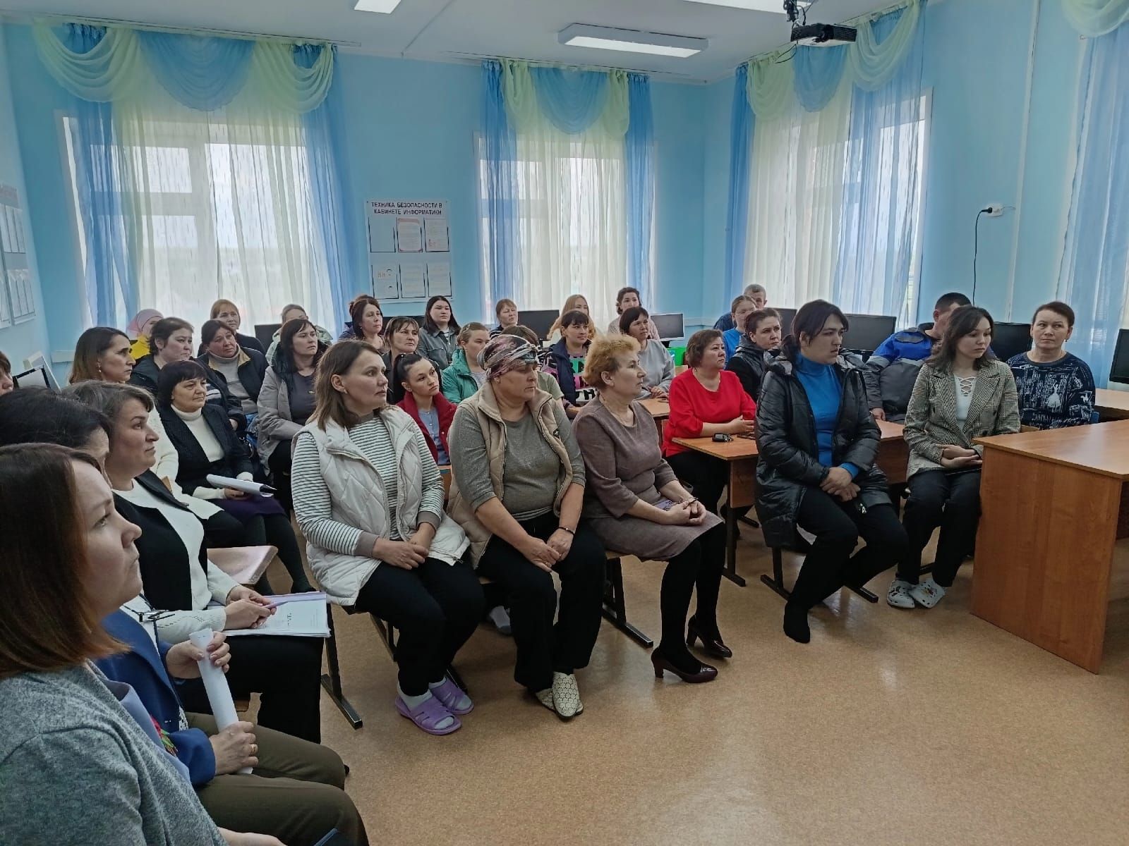 В школах Дрожжановского района РТ автоинспектора и инспекторы ПДН проводят встречи с учащимися