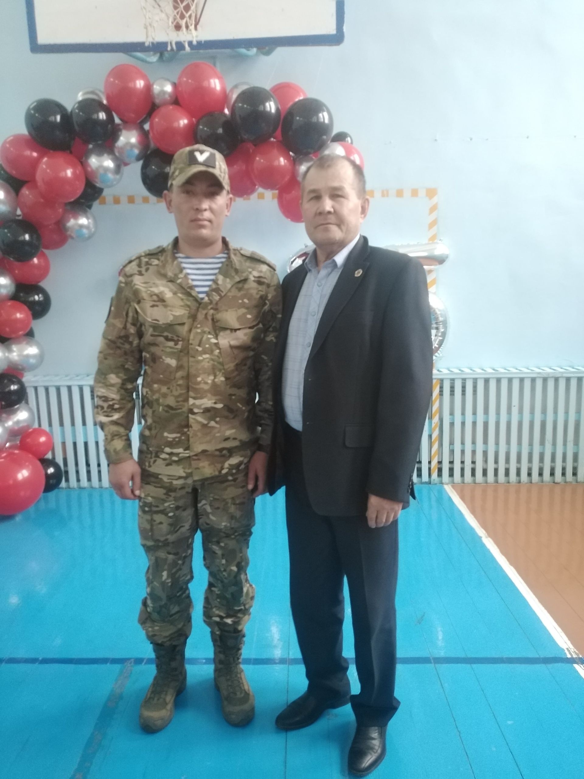 Выпускник-герой Дрожжановского района встретился со школьниками
