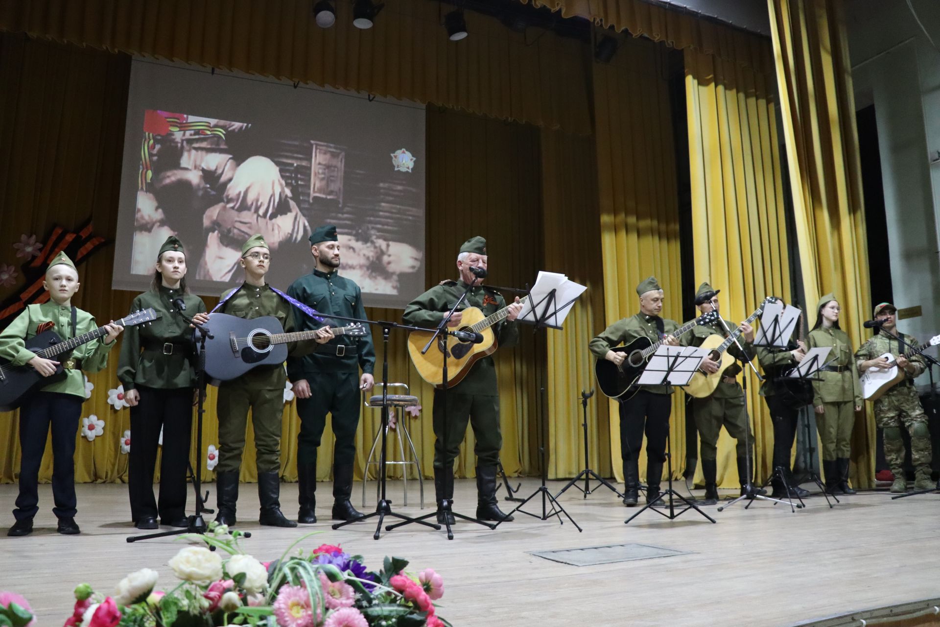 «Песни военных лет» прозвучали в районном Доме культуры в честь 80-летия Победы