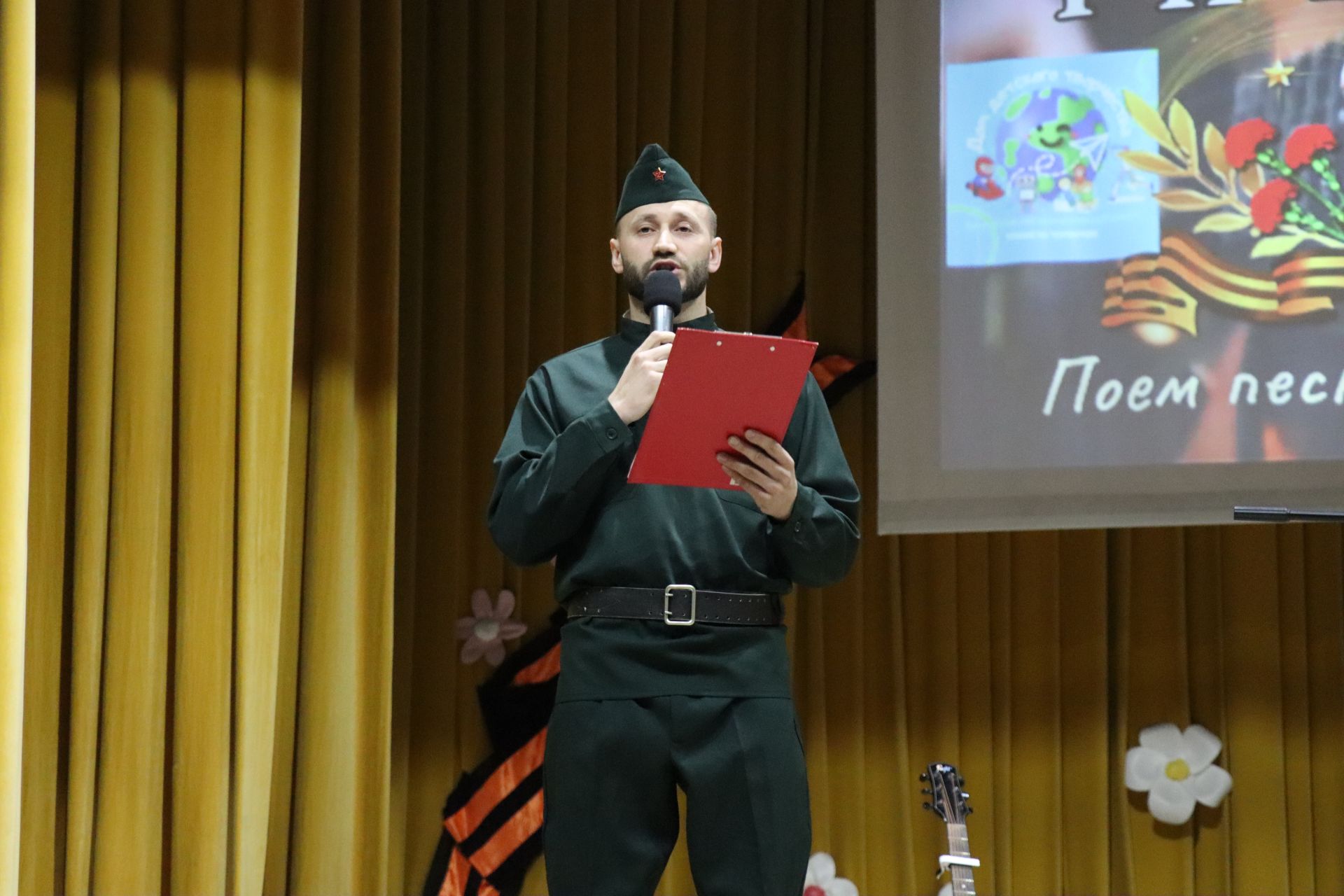 «Песни военных лет» прозвучали в районном Доме культуры в честь 80-летия Победы