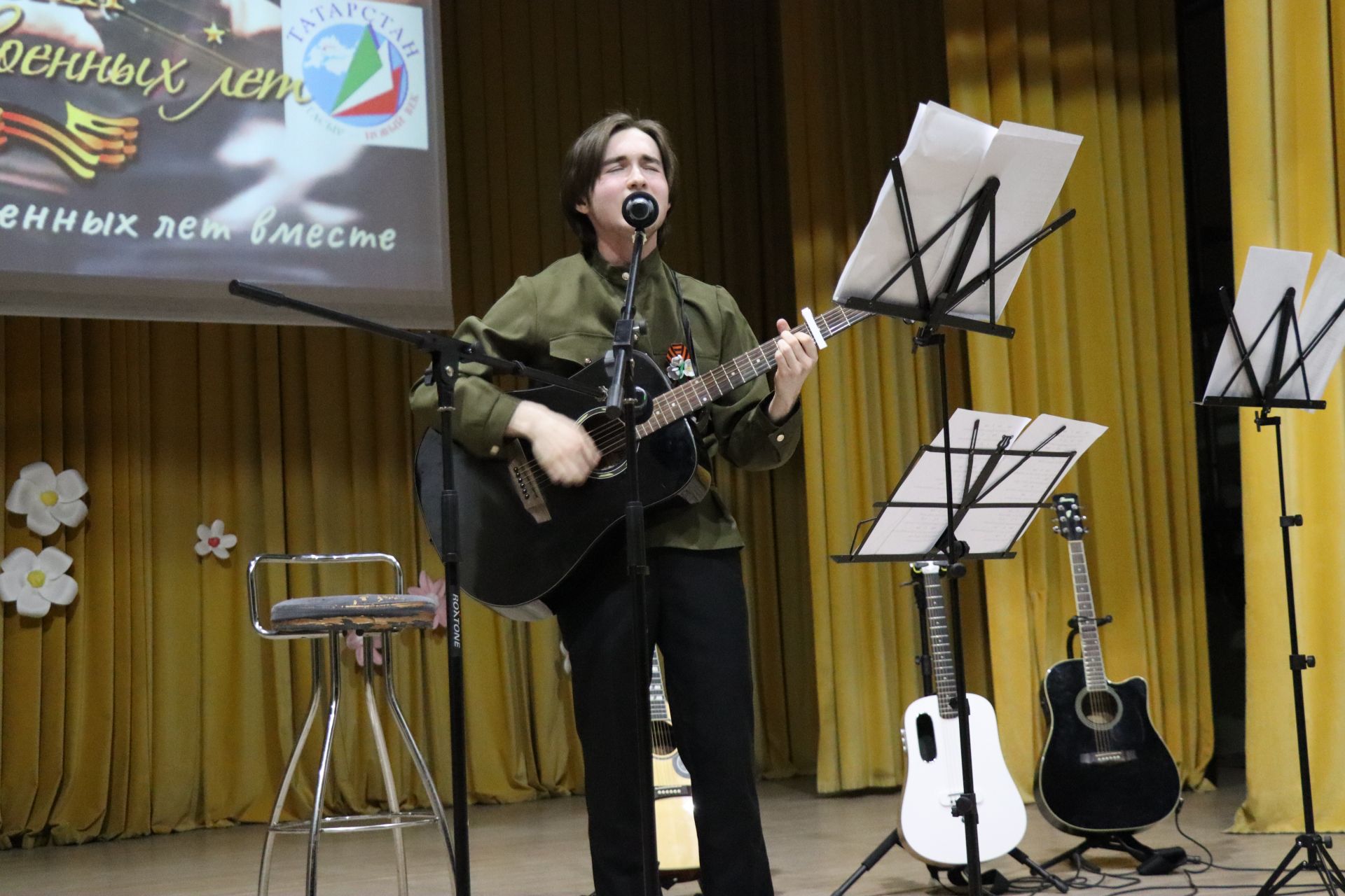 «Песни военных лет» прозвучали в районном Доме культуры в честь 80-летия Победы