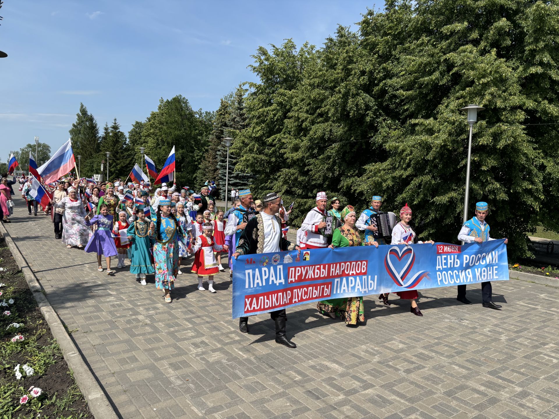 Парад дружбы народов в Дрожжановском районе: праздник единства и культуры ко Дню России