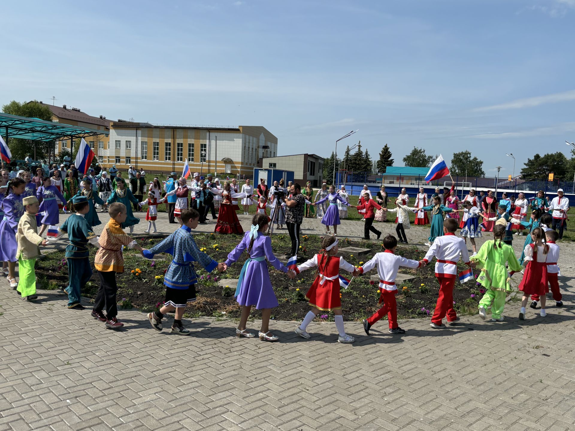 Парад дружбы народов в Дрожжановском районе: праздник единства и культуры ко Дню России