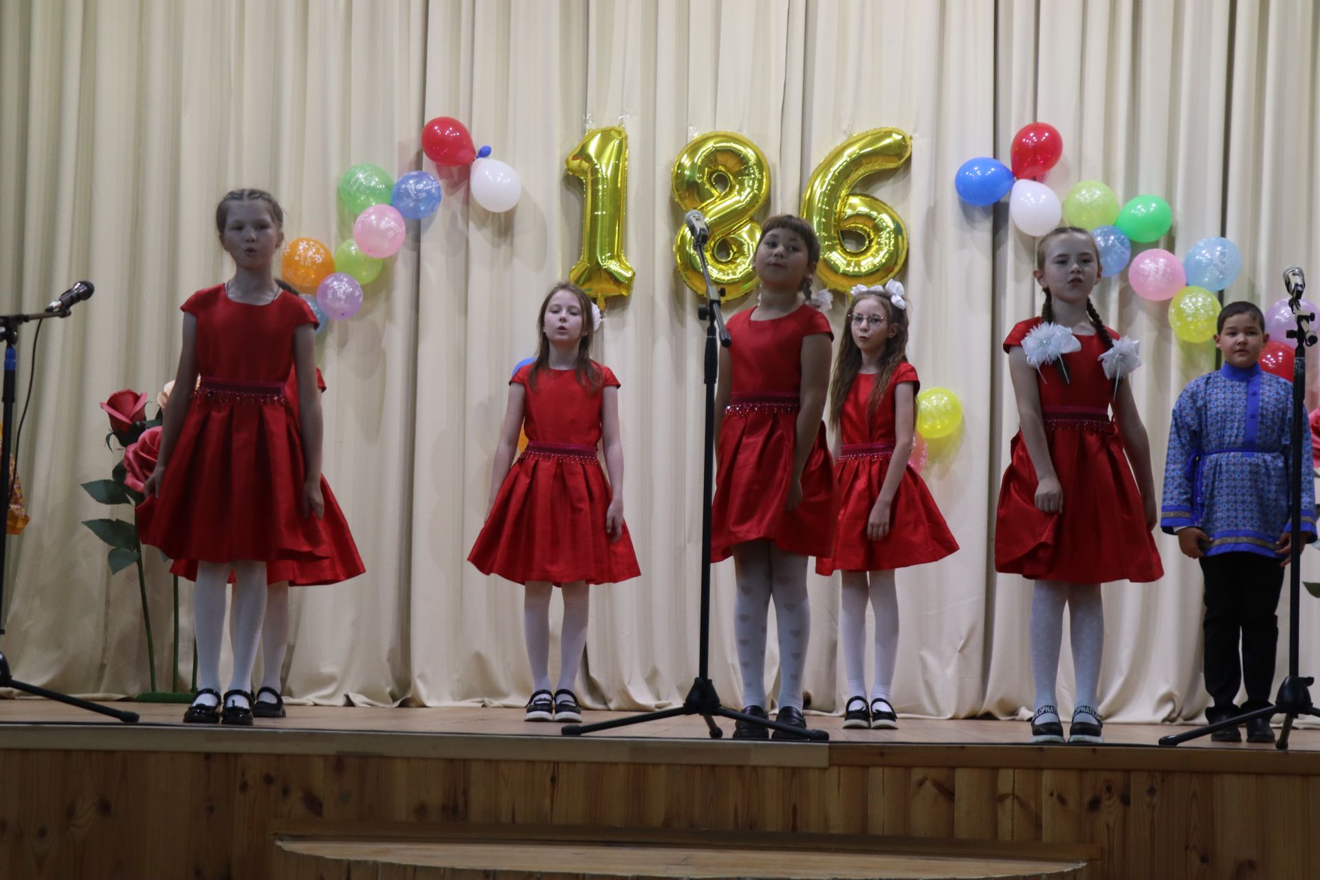 Упи шкулӗ 186 ҫул тултарнине палӑртрӗ