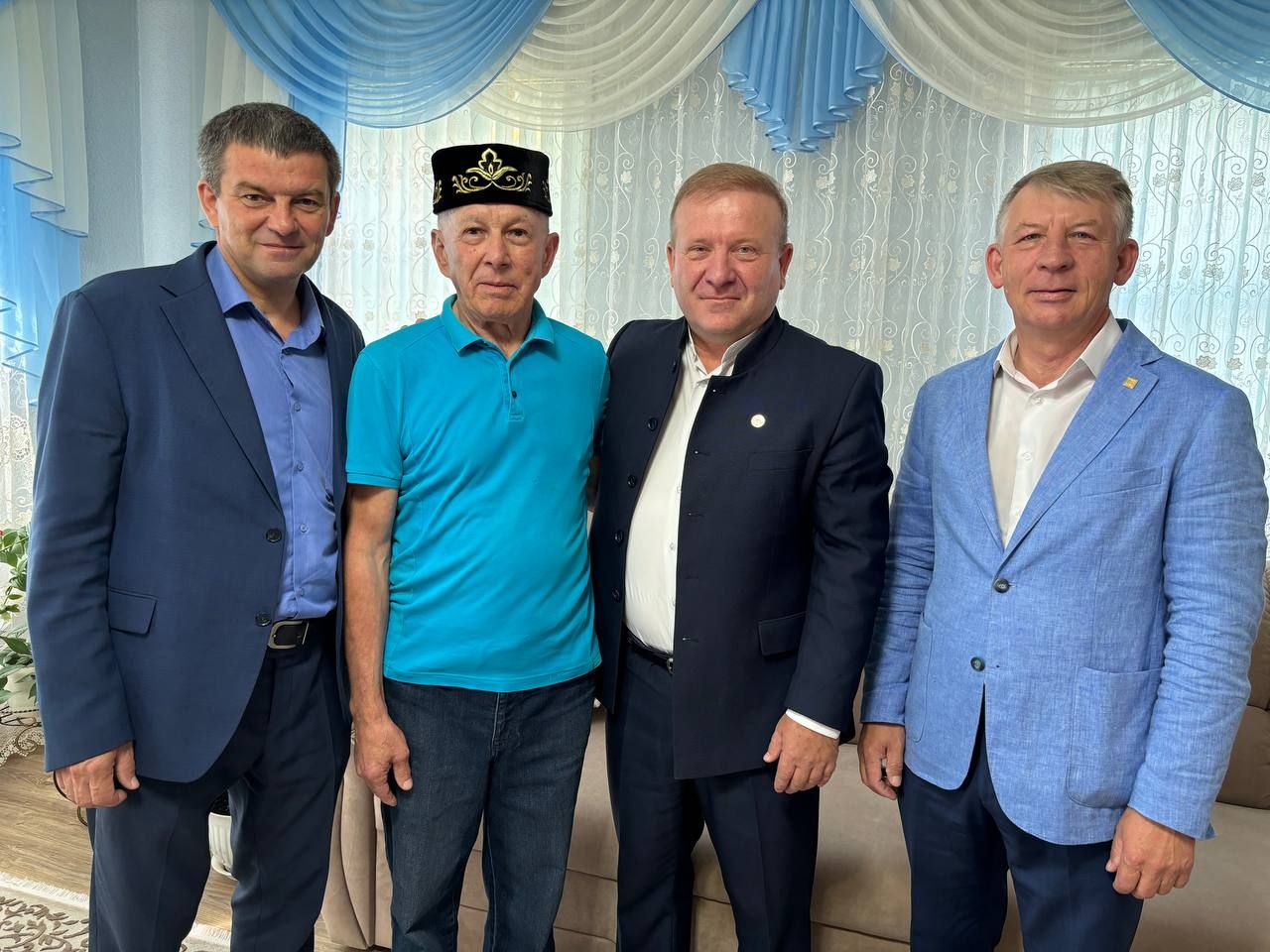 Глава Дрожжановского района поздравил Шаукета Алиуллова с юбилеем
