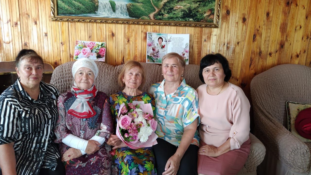 Сердце, отданное школе: 80 лет жизни Клары Насретдиновой из Дрожжановского района, наполненной уроками добра и мудрости