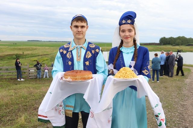 «Дамба нить поколений»: в Старых Чукалах прошел праздник с рыбалкой, концертом и наградами