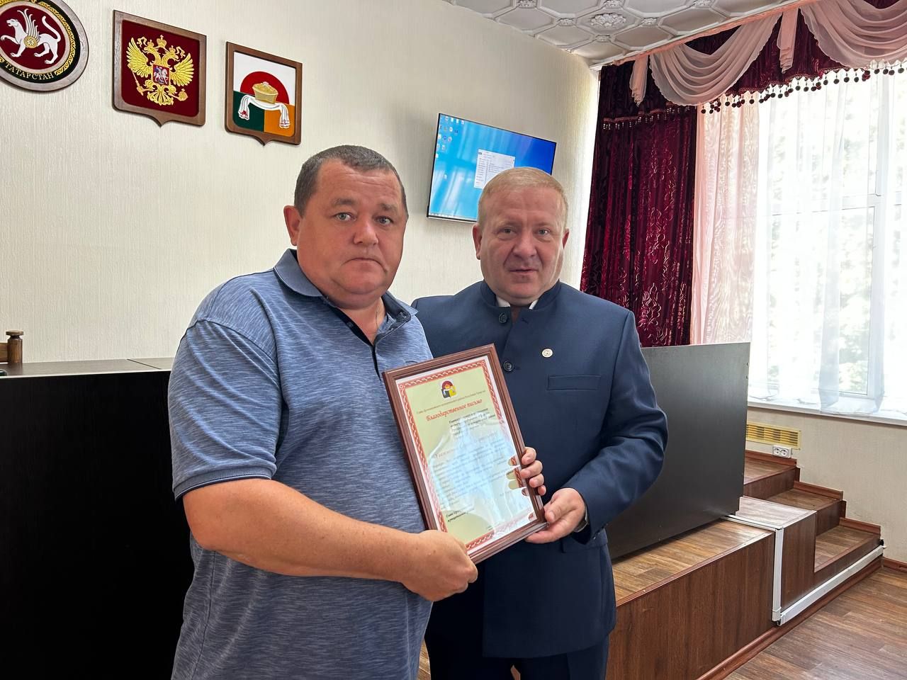 Деловой понедельник в Дрожжановском районе РТ начался с поздравлений и награждений