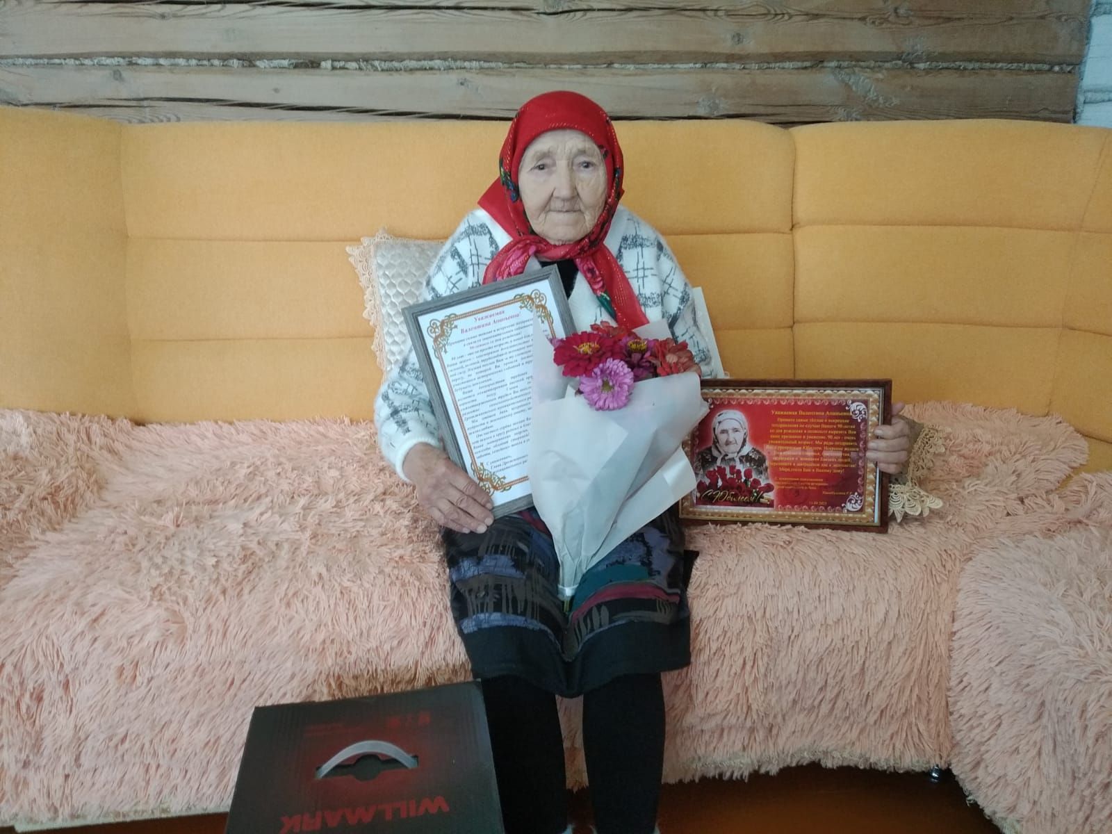 Жительницу села Чувашское Дрожжаное Валентину Кузнецову поздравили с 90-летним юбилеем