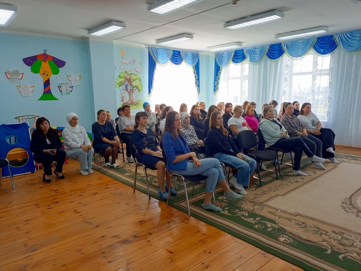 В детском саду «Сказка» Дрожжановского района РТ специалист БДД провела встречу с родителями воспитанников