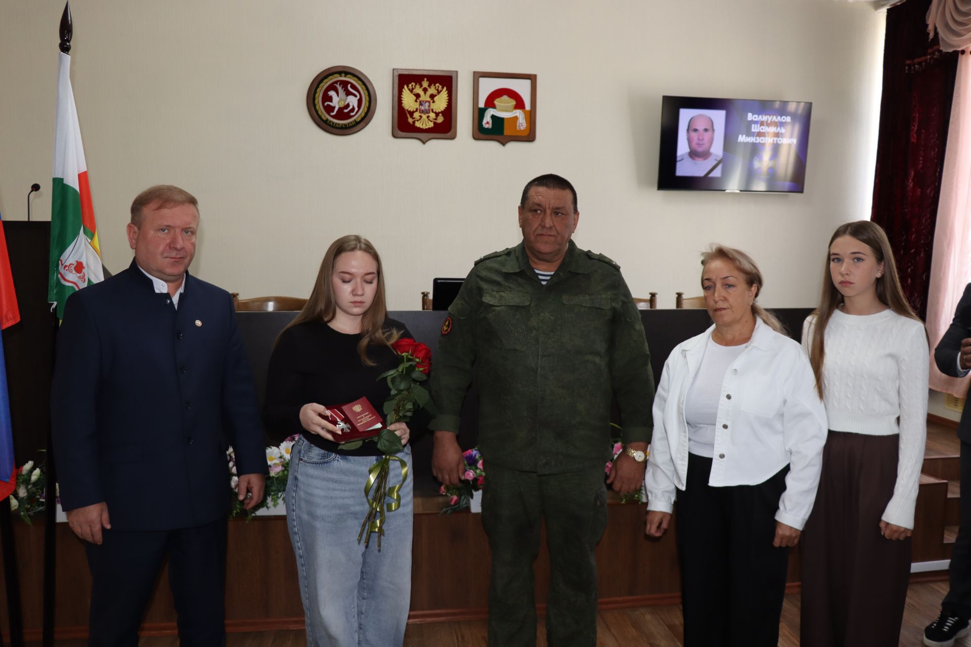 В Дрожжановском районе РТ семьям погибших героев передали их награды