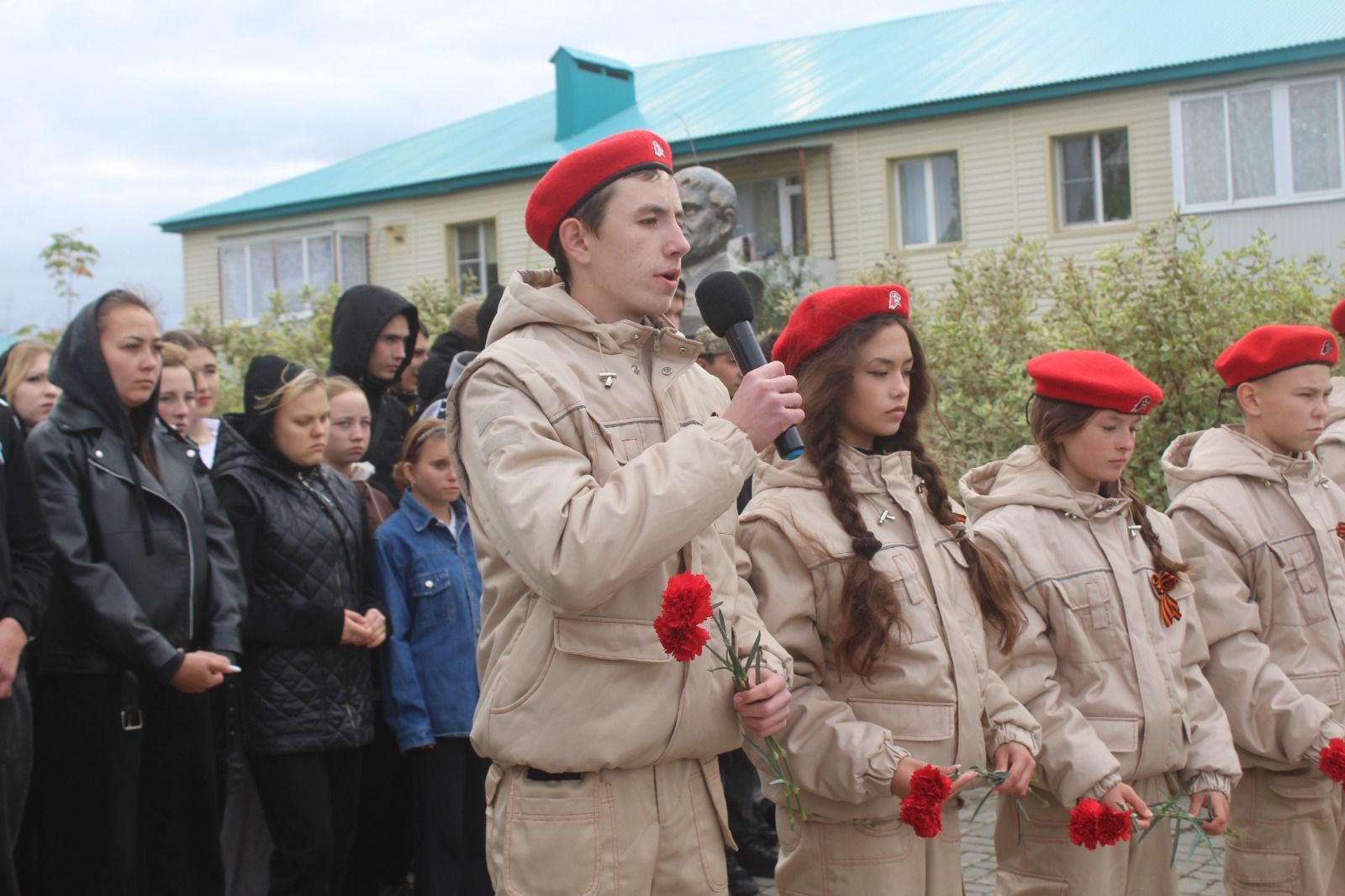 В Дрожжаном прошел митинг, посвященный памяти Героя Социалистического труда