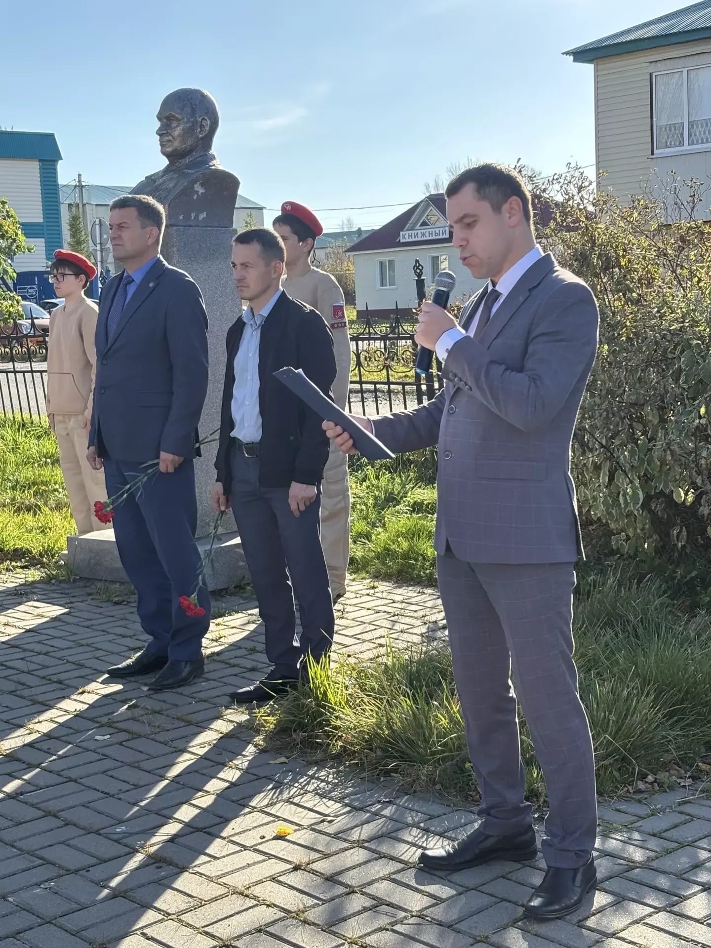 Дрожжановцы почтили память кавалера ордена Трудовой Славы Абулханова