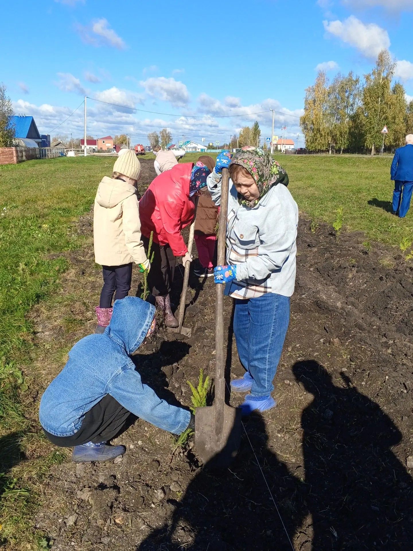 Жители Чувашской Бездны Дрожжанвоского района озеленили село