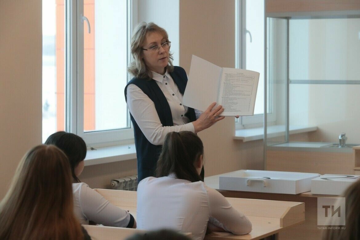 Учителям предложили доплату к празднику