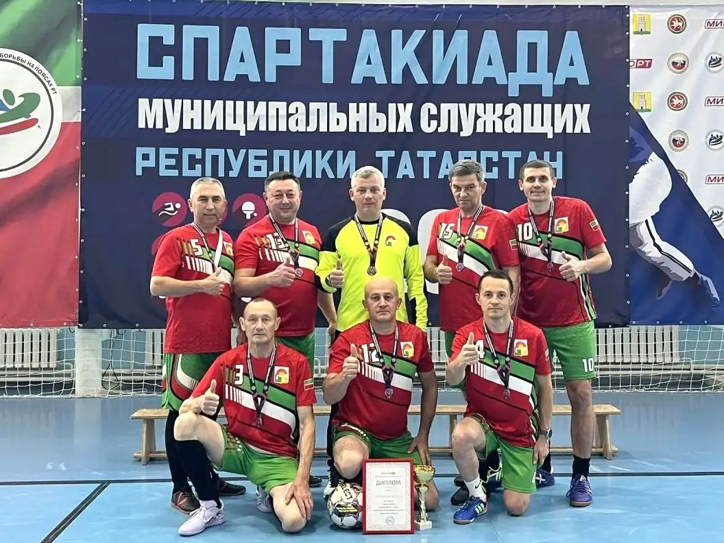 Команда муниципальных служащих Дрожжановского района заняла 2 место по мини-футболу