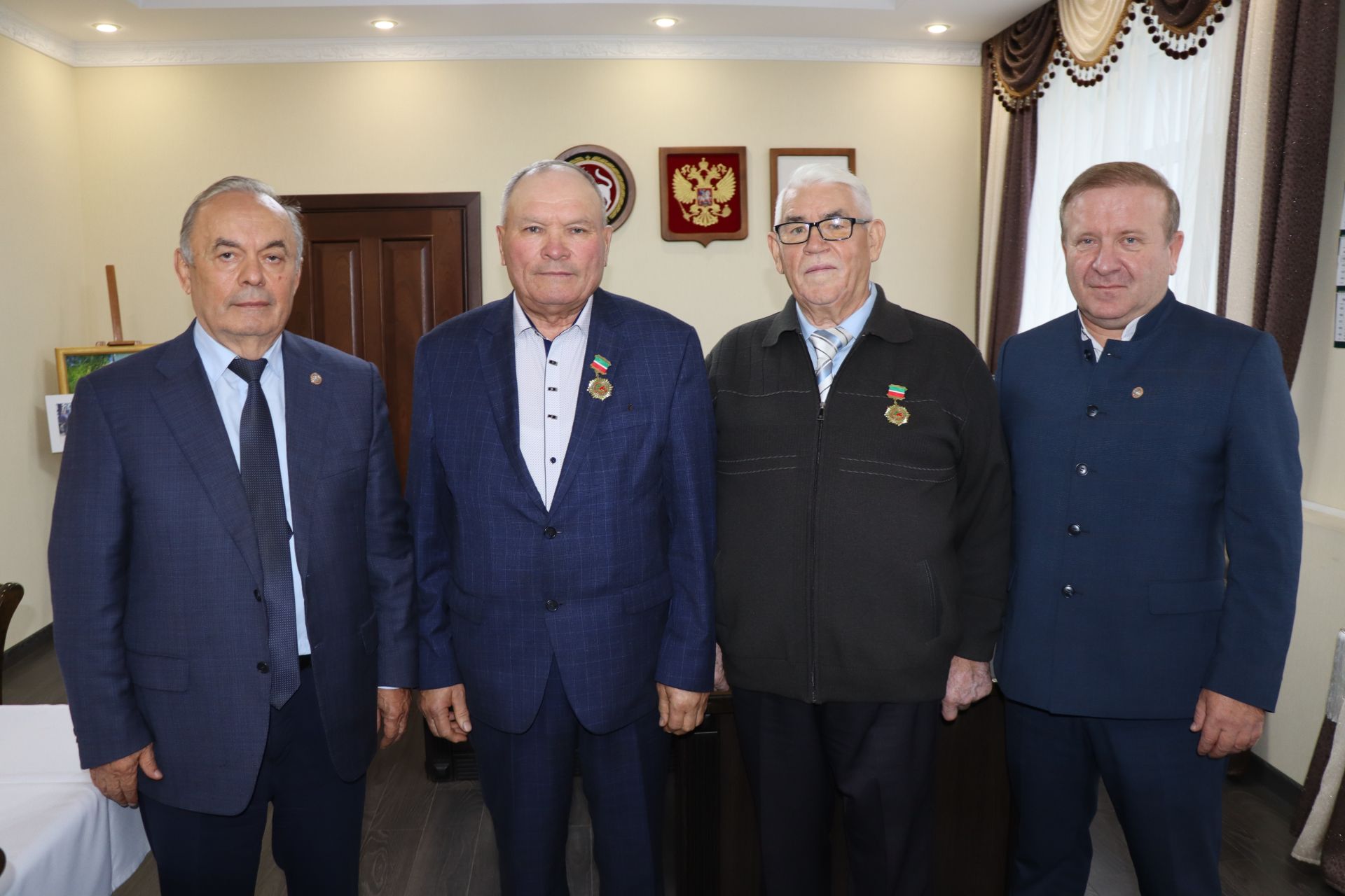 Экзам Губайдуллин вручил Почетные знаки Совета МО РТ Ансафу Ракипову и Сахаутдину Хусаинову
