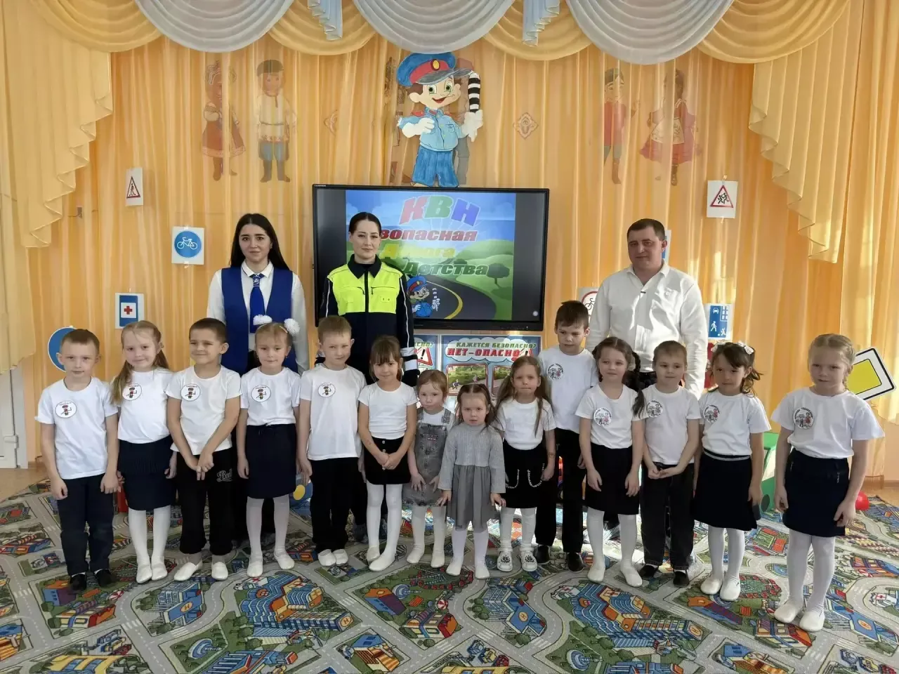 В Новоубеевском детском саду напомнили родителям и детям о безопасности на дорогах
