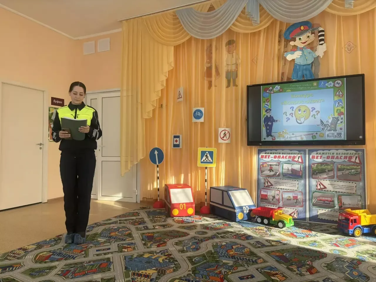 В Новоубеевском детском саду напомнили родителям и детям о безопасности на дорогах