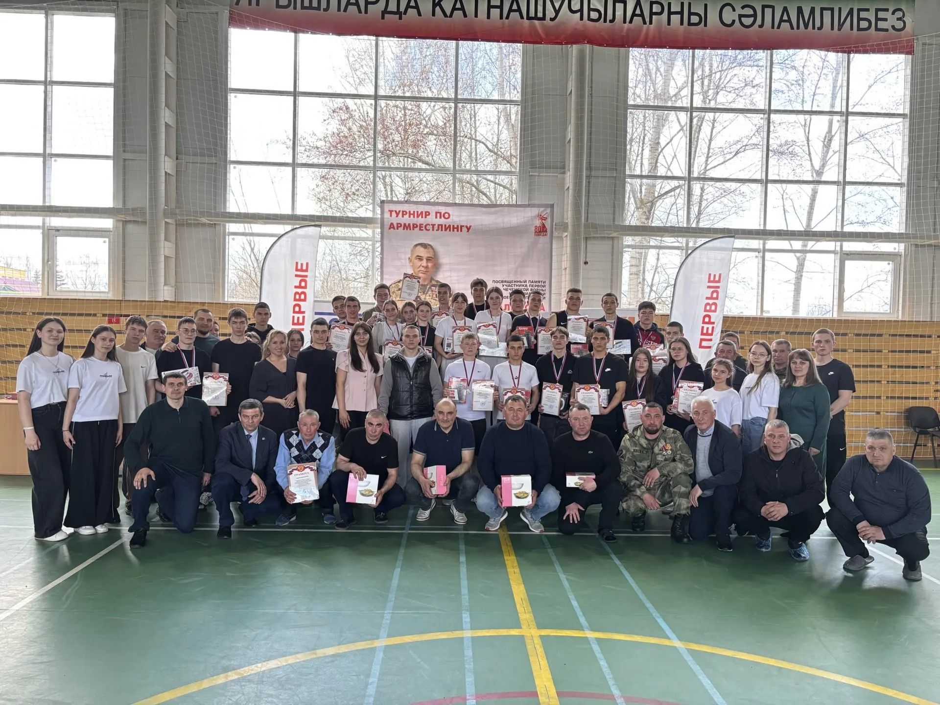 Чүпрәледә Ренат Салихов истәлегенә кул көрәше буенча турнир узды