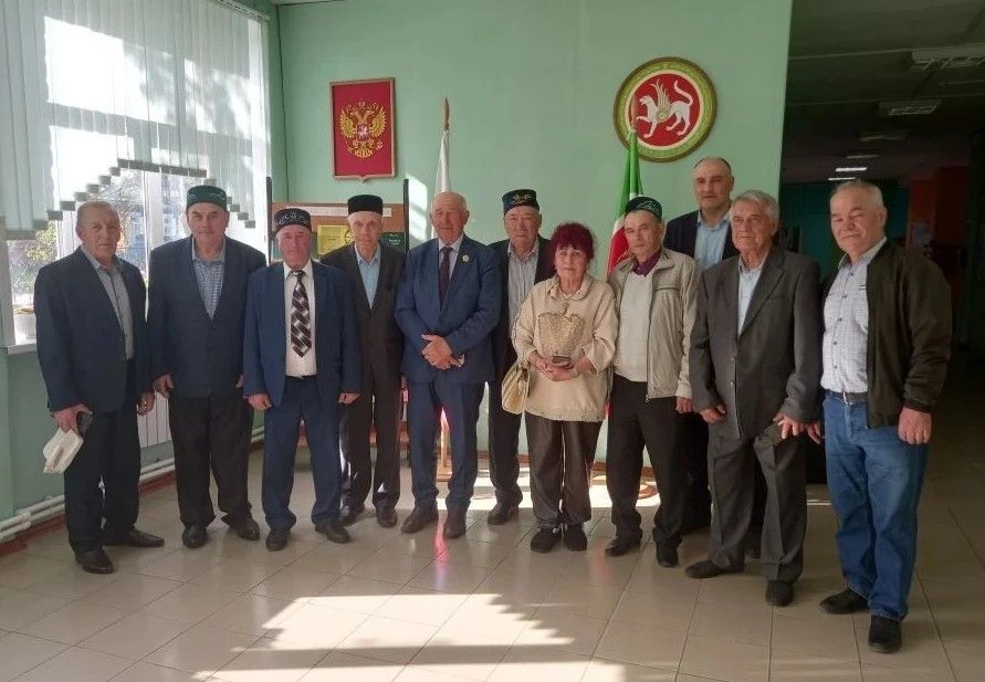 Спустя 60 лет: Старошаймурзинская СОШ Дрожжановского района собрала своих выпускников 1966 года