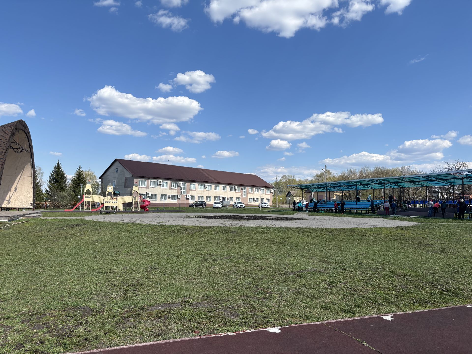 Чистота, память и забота: в Дрожжановском районе полным ходом идут субботники