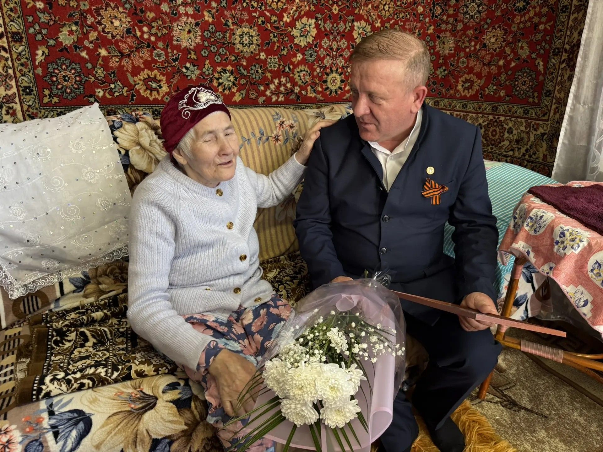 В Дрожжановском районе 90-летняя ветеран педагогического труда приняла поздравления от главы
