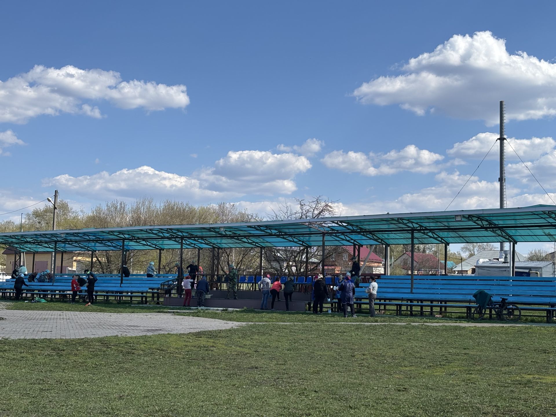 Чистота, память и забота: в Дрожжановском районе полным ходом идут субботники