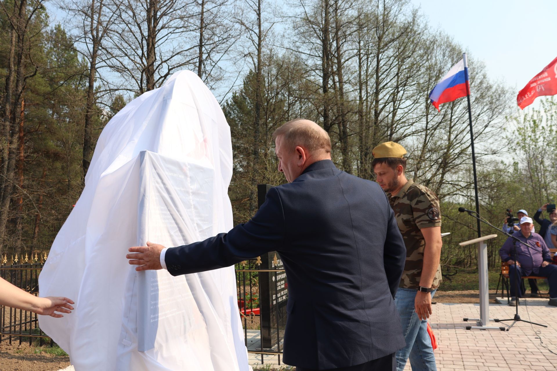 На стыке трех районов открыли отреставрированный памятник герою-летчику Павлу Прусакову