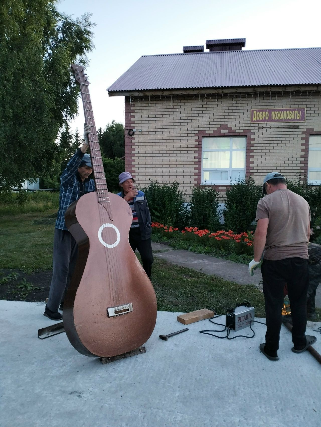 В Хорновар-Шигали Дрожжановского района появилась гитара-памятник