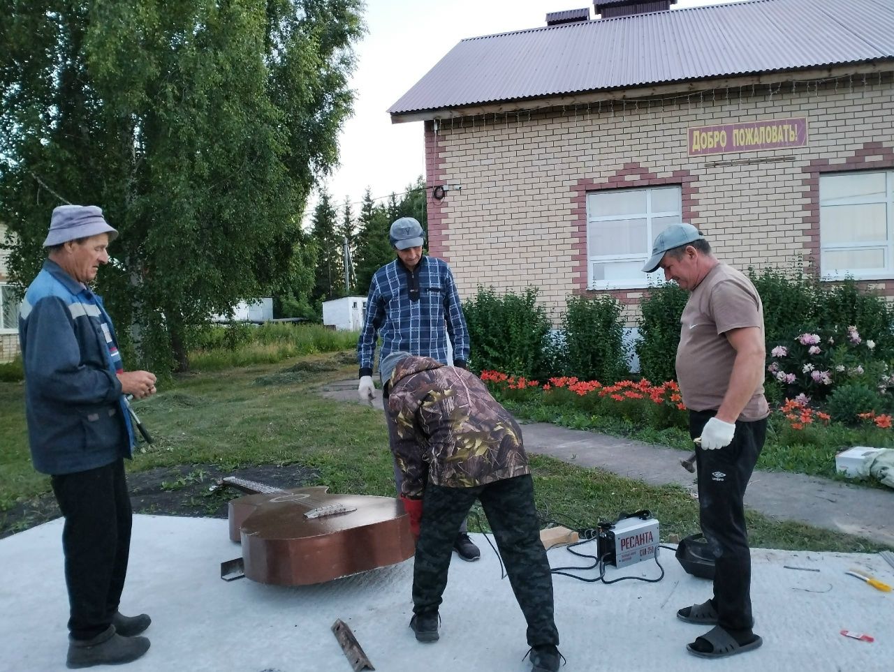В Хорновар-Шигали Дрожжановского района появилась гитара-памятник