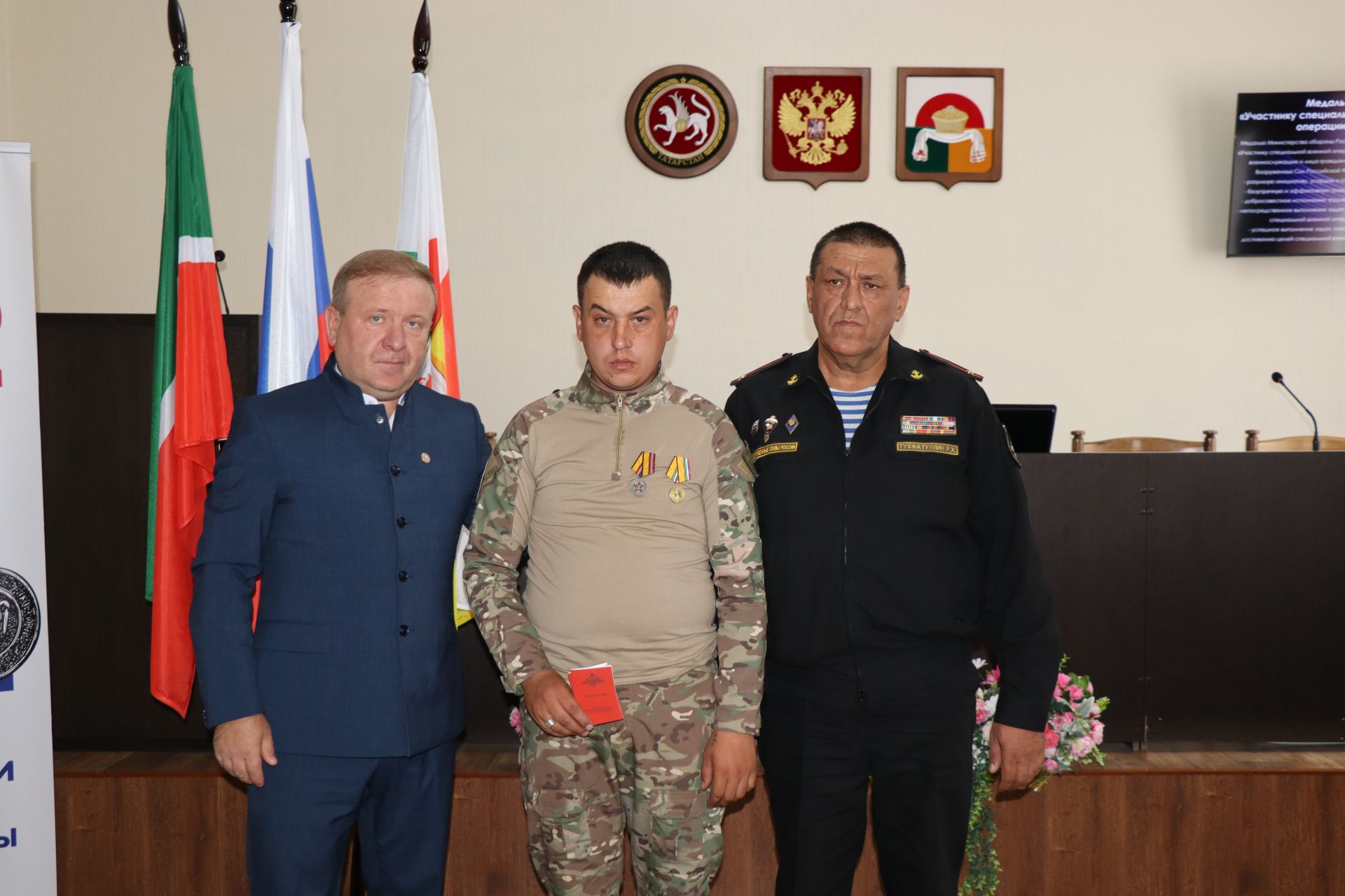В Дрожжановском районе вручили и передали боевые награды защитникам Отечества