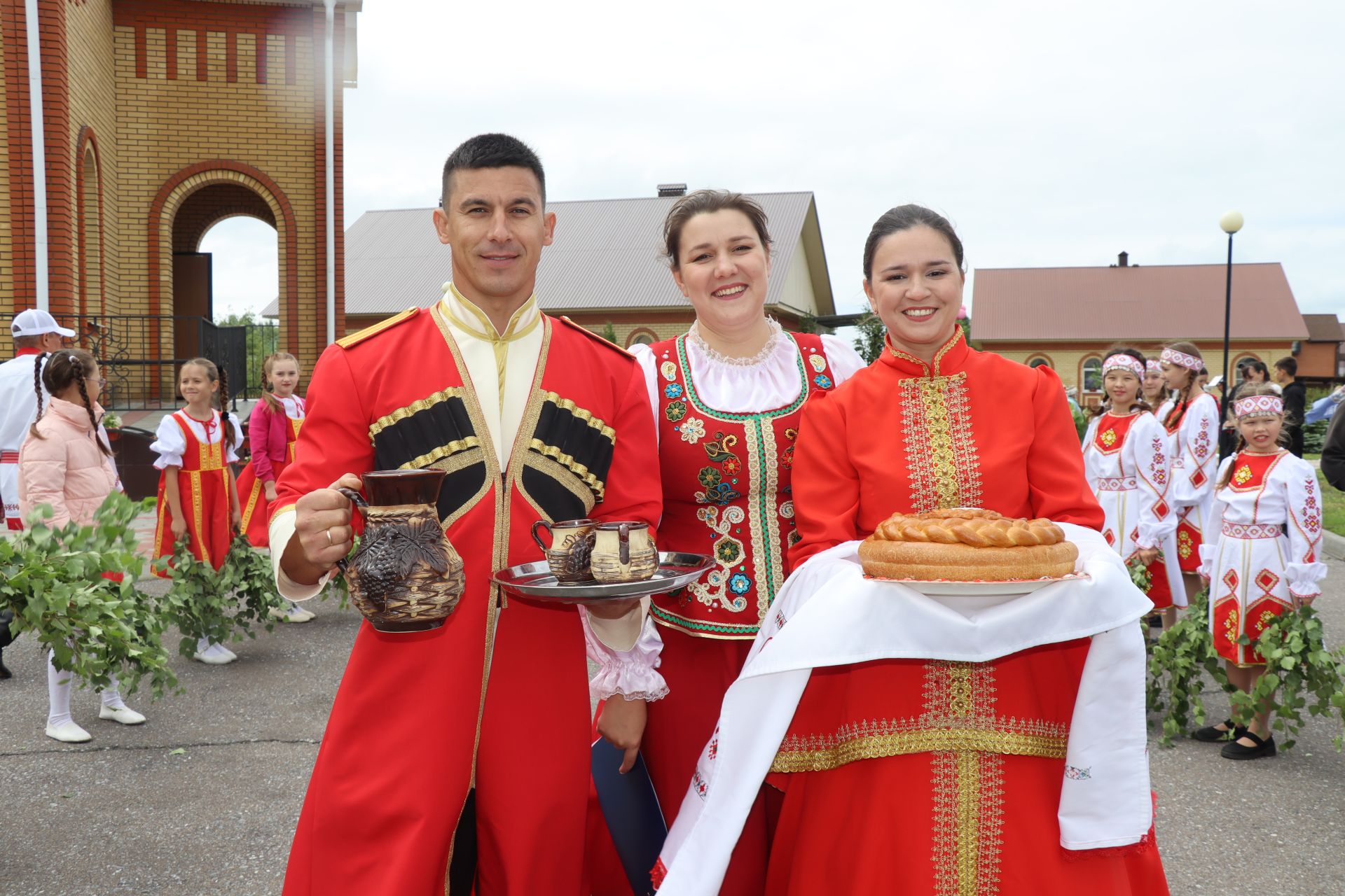 «Троица кӗввисенче»  халӑхăн йӑли-йӗрки палăрать