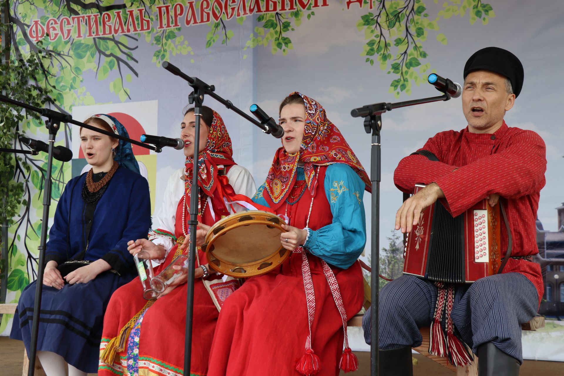 «Троица кӗввисенче»  халӑхăн йӑли-йӗрки палăрать