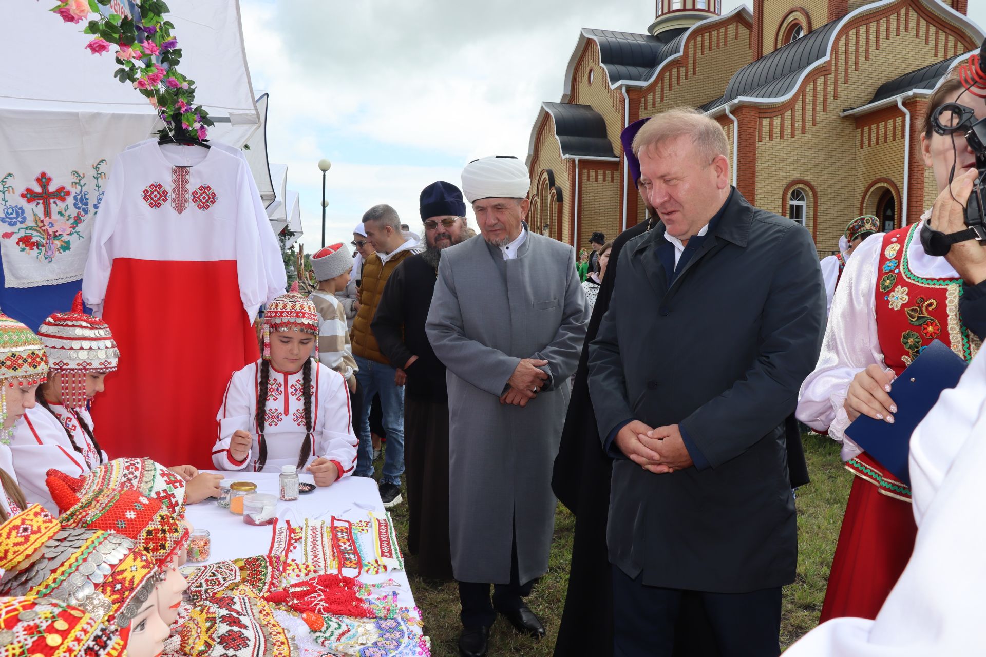 «Троица кӗввисенче»  халӑхăн йӑли-йӗрки палăрать