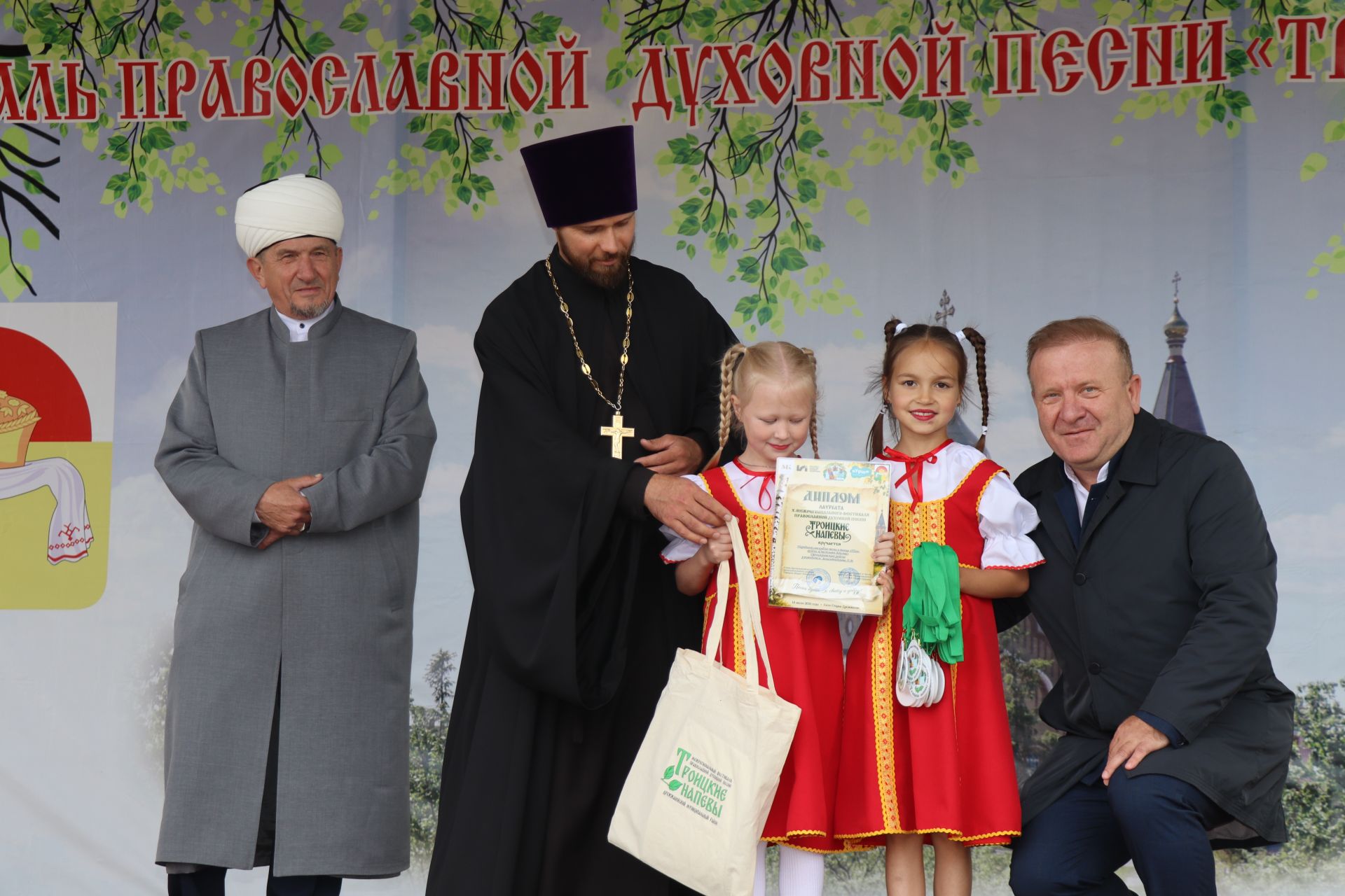 «Троица кӗввисенче»  халӑхăн йӑли-йӗрки палăрать