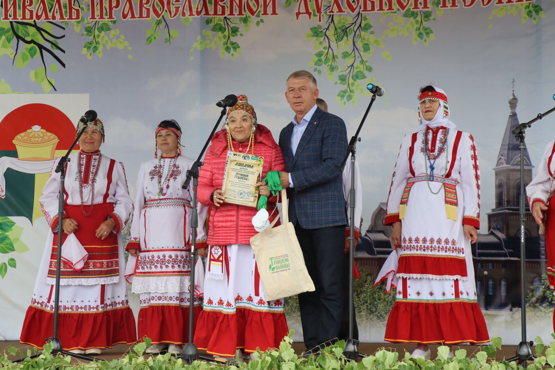 «Троица кӗввисенче»  халӑхăн йӑли-йӗрки палăрать