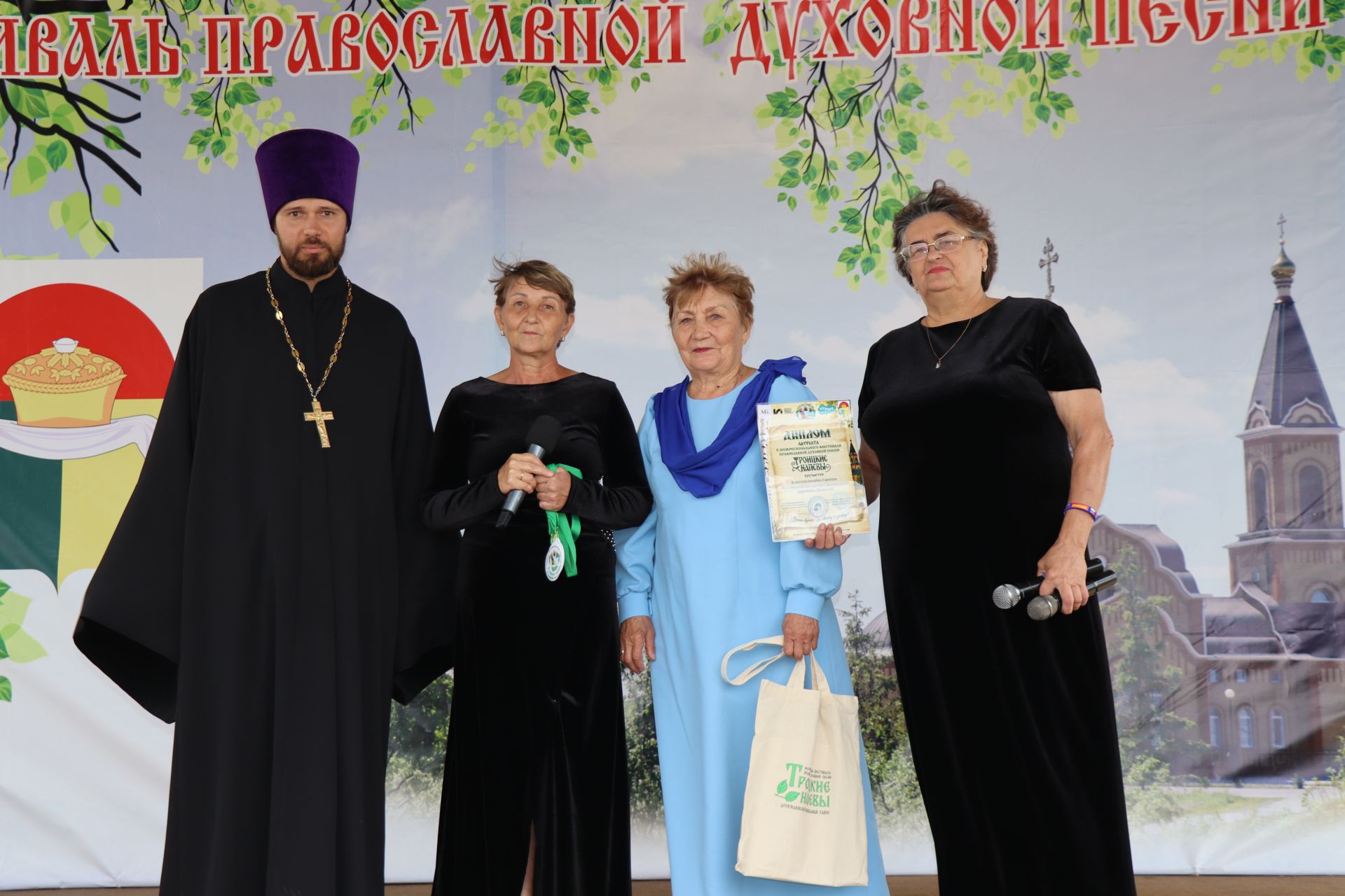 «Троица кӗввисенче»  халӑхăн йӑли-йӗрки палăрать