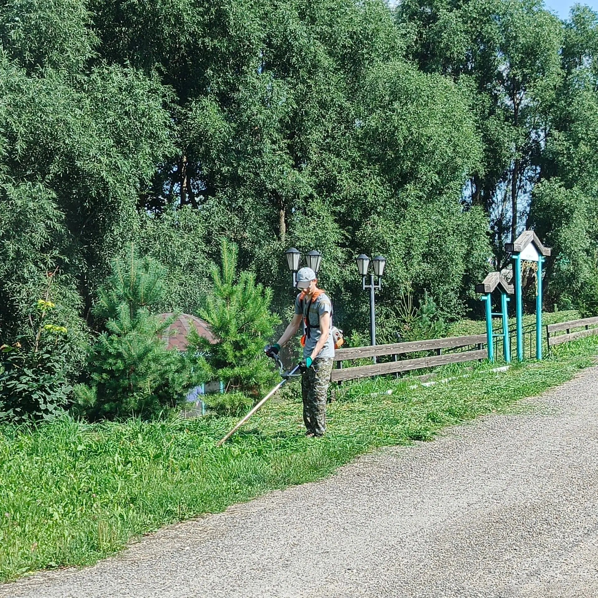 Чистоту и порядок навели в детском парке и возле родника «Абдулхак» в Дрожжановском районе