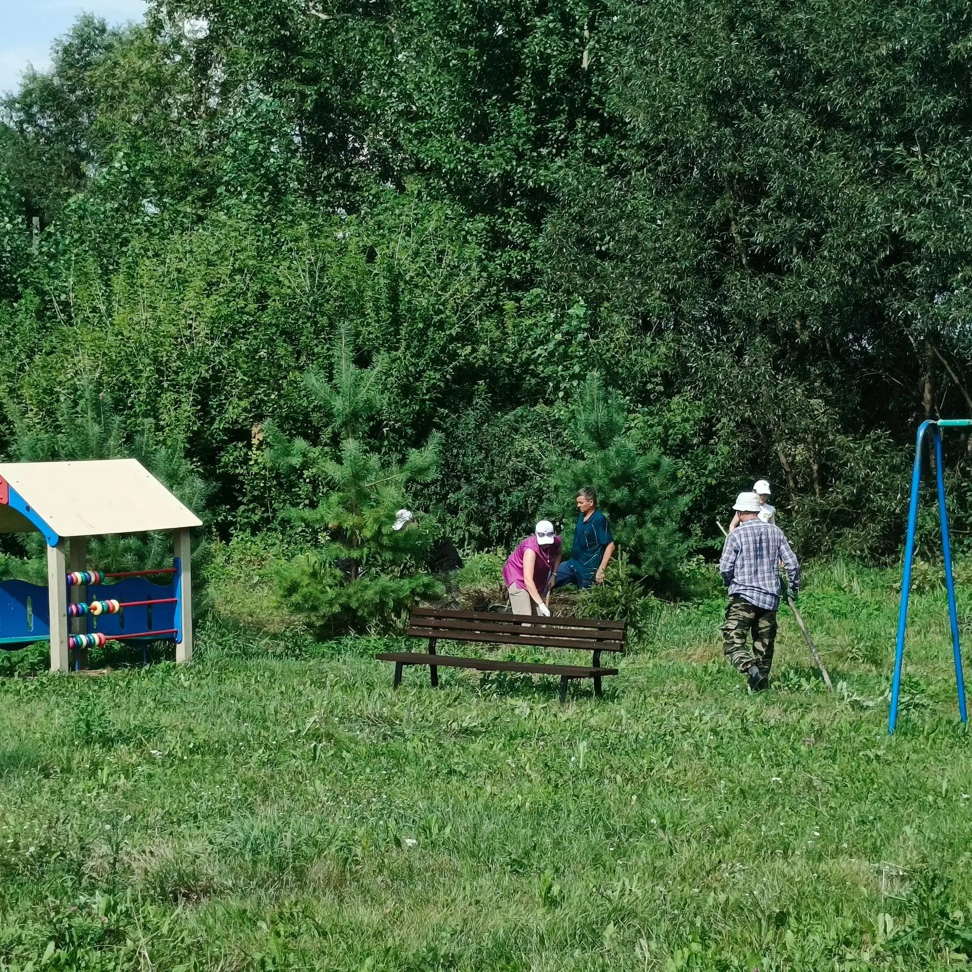 Чистоту и порядок навели в детском парке и возле родника «Абдулхак» в Дрожжановском районе