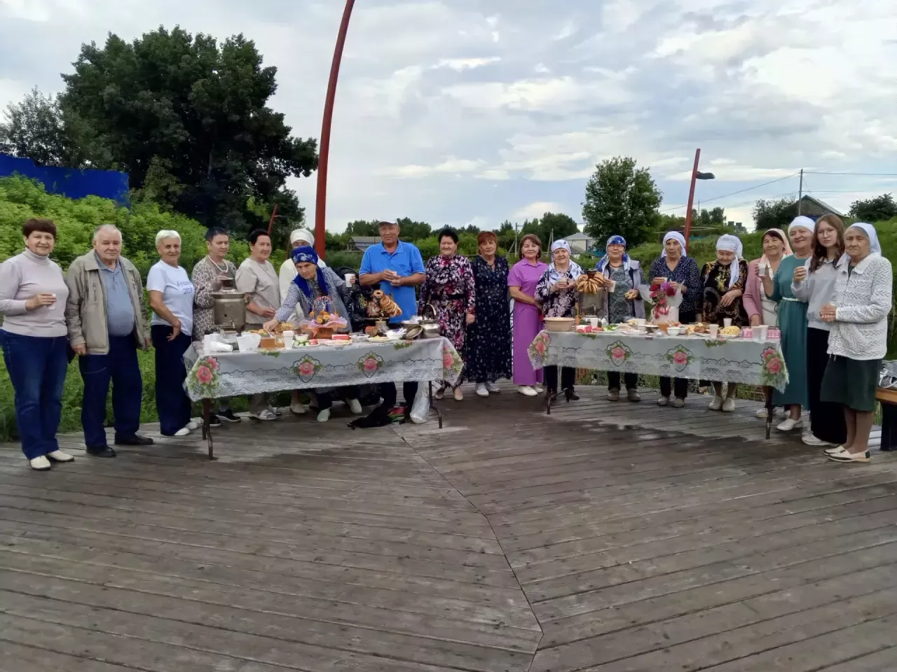 Пенсионеры Дрожжановского района провели тёплую встречу «Җәй» у пруда «Приказ»