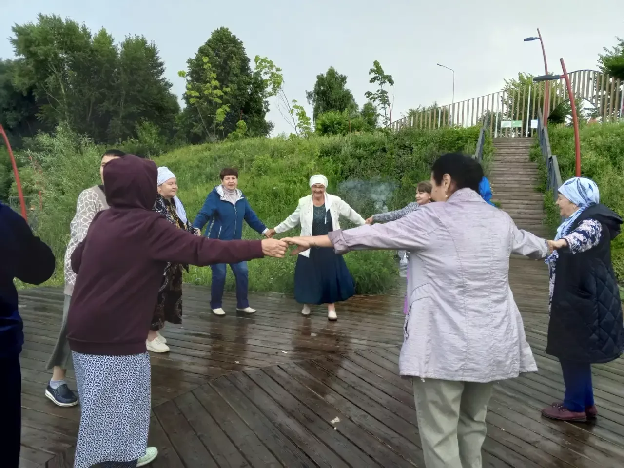 Пенсионеры Дрожжановского района провели тёплую встречу «Җәй» у пруда «Приказ»