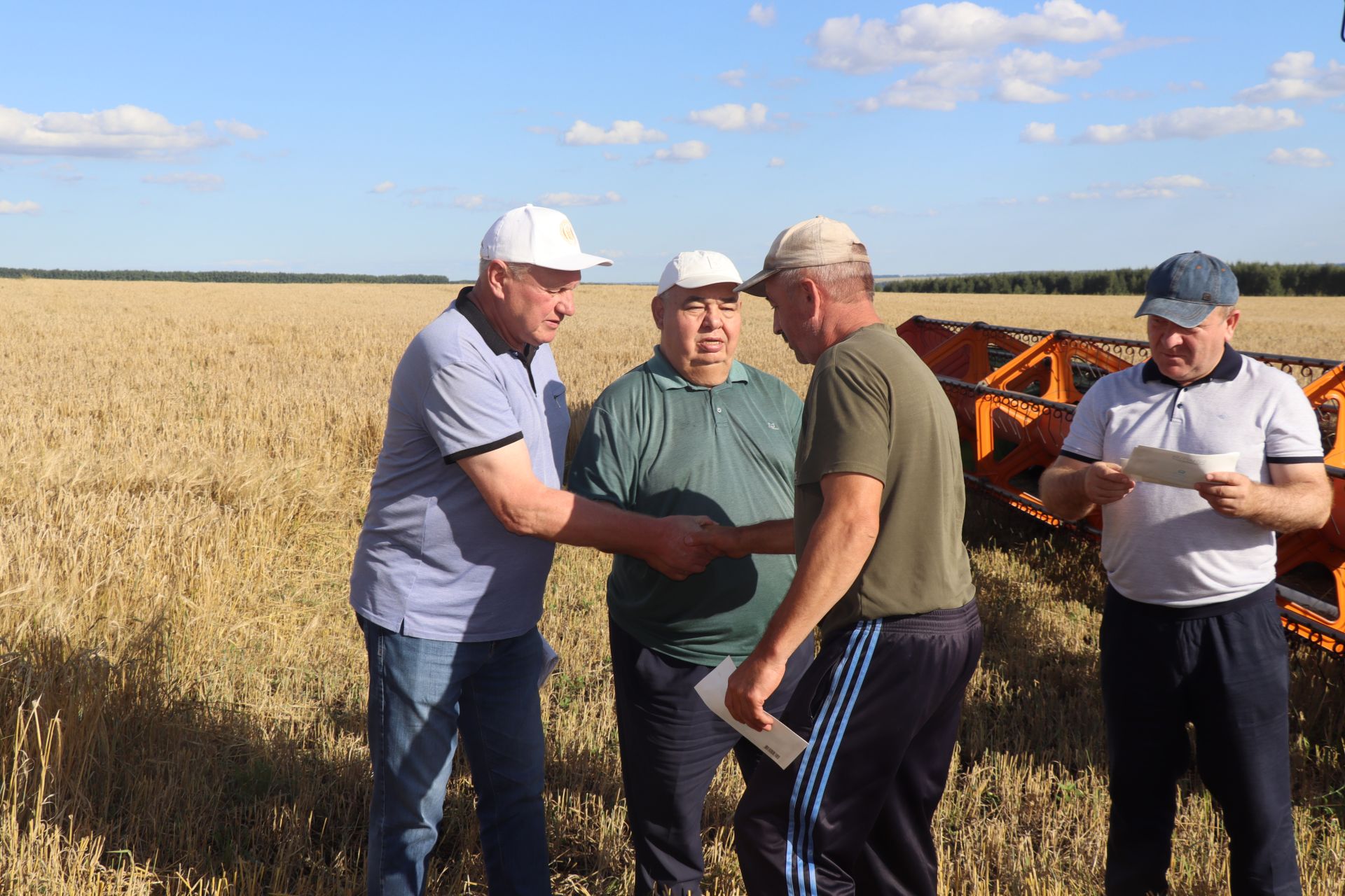 В Дрожжановском районе чествовали передовых комбайнеров