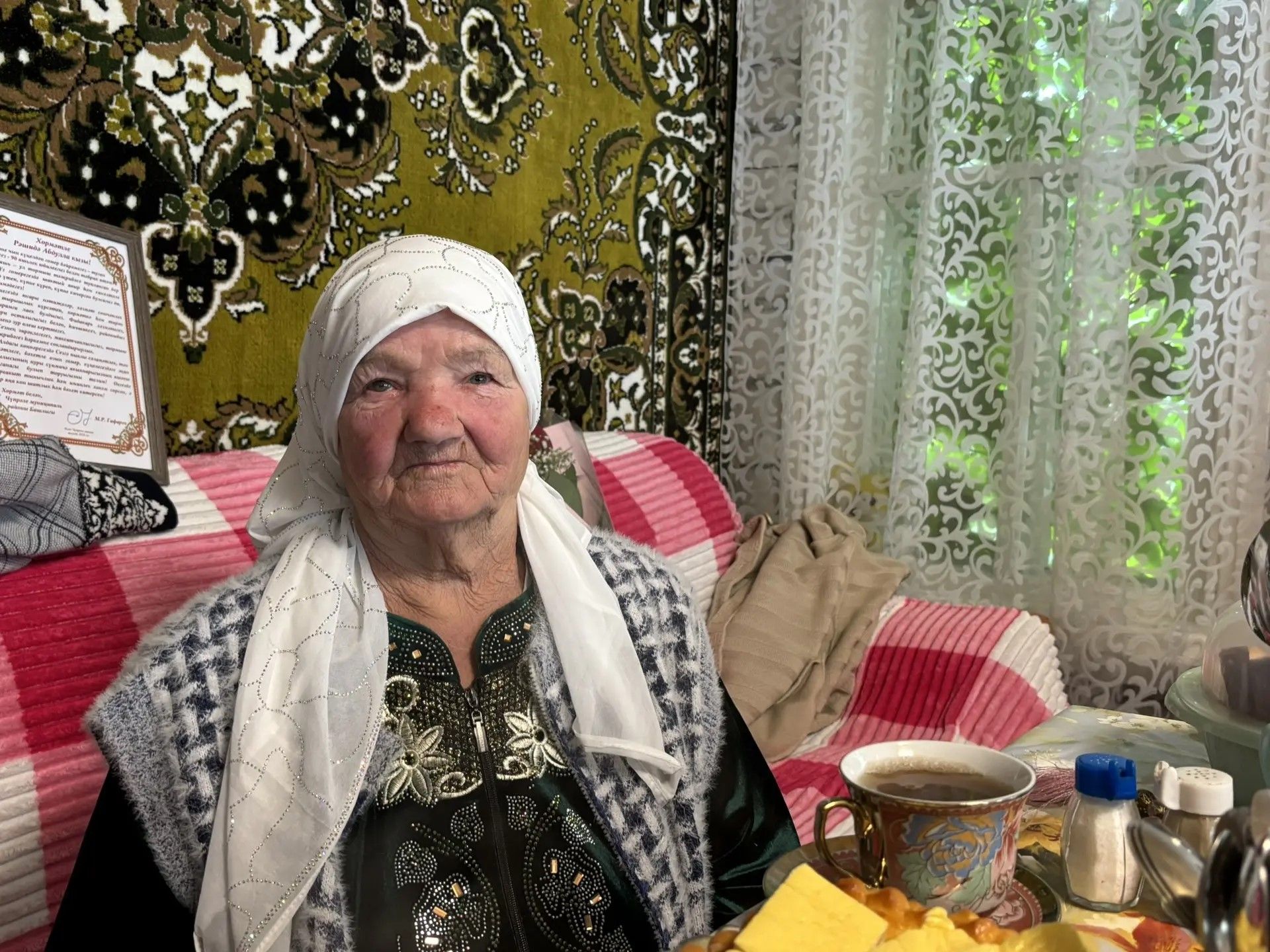 Глава Дрожжановского района Марат Гафаров поздравил долгожительницу с юбилеем