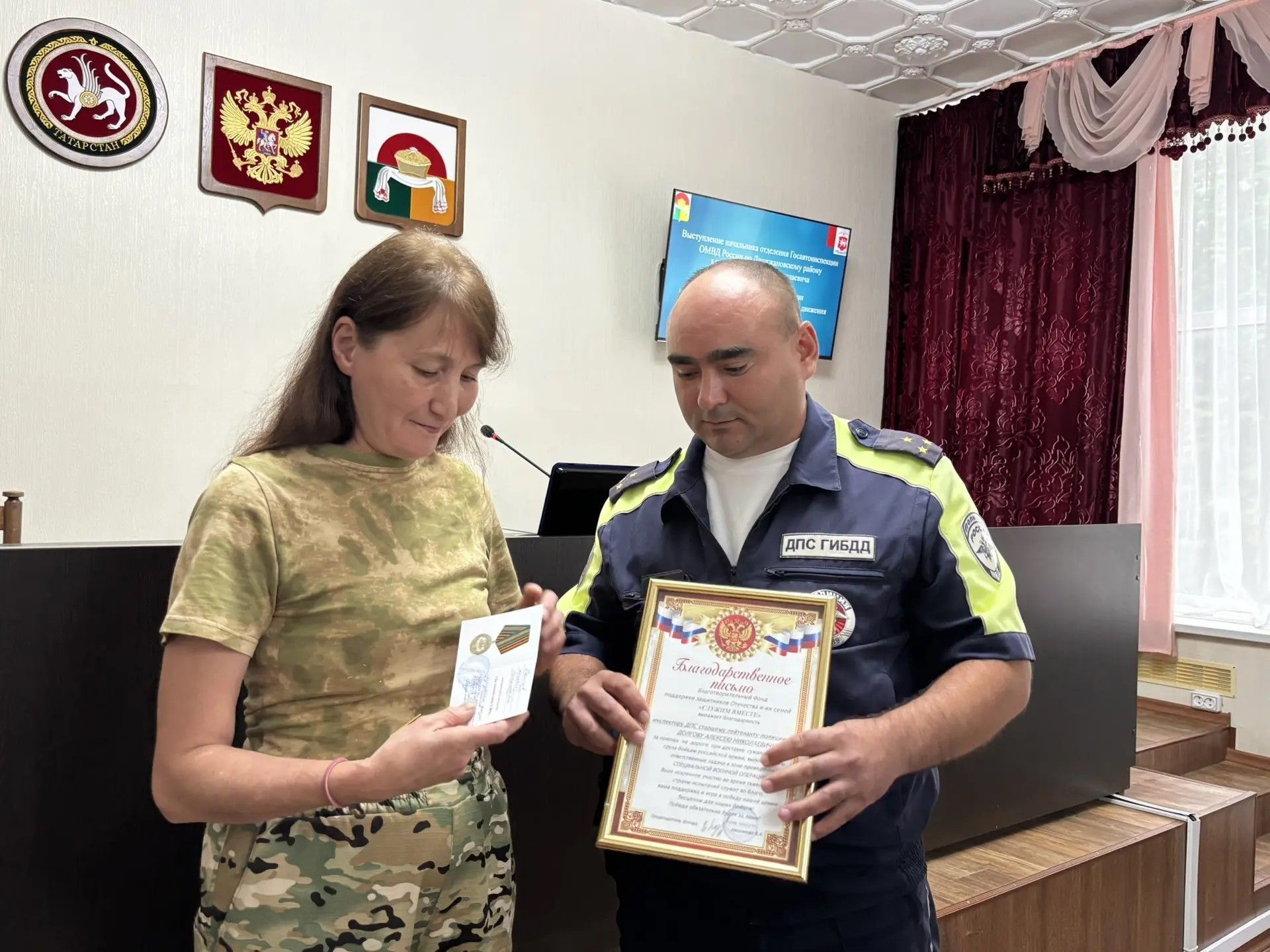 Инспекторы ГИБДД Дрожжановского района помогли в доставке гуманитарного груза
