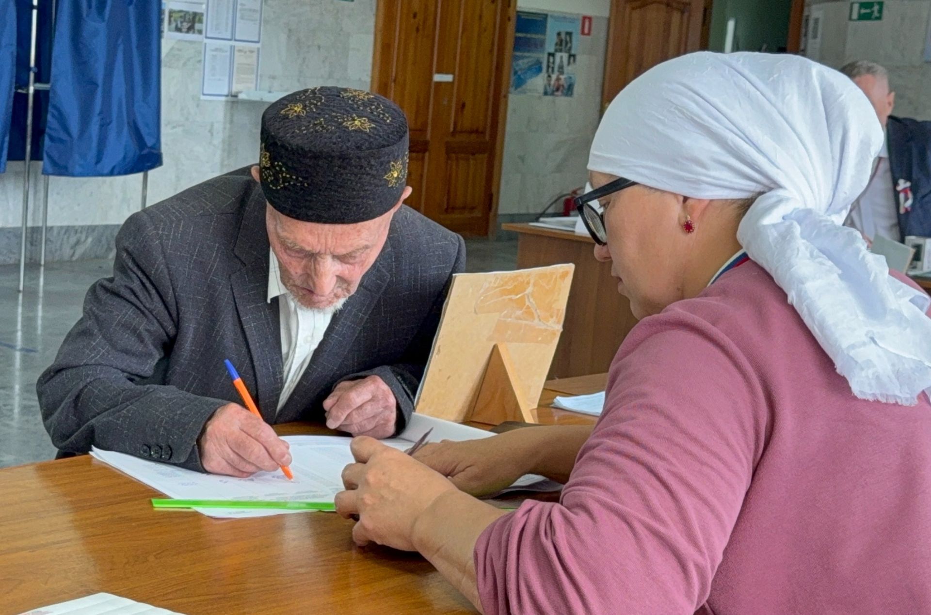 В Дрожжановском районе 99-летний ветеран проголосовал на избирательном участке